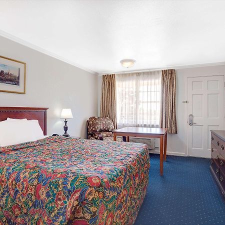 Days Inn By Wyndham エバレット エクステリア 写真